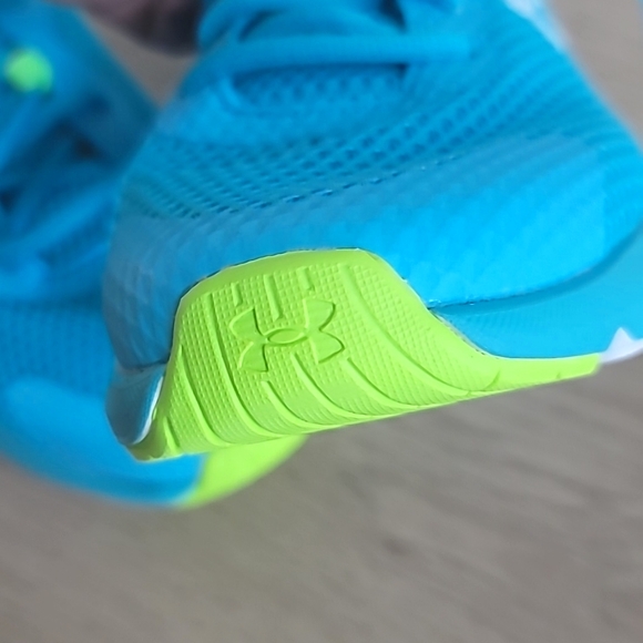 NEW Under Armour Girls' Charged Rogue 3 Running Shoes Size 7 - Picture 6 of 7